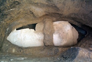 写真：弥生時代中期の甕棺墓