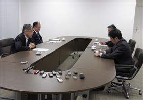 副島副知事と小澤資源エネルギー庁資源エネルギー政策統括調整官との面談