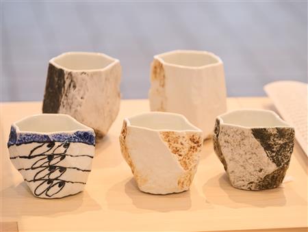 特設展示の有田焼コラボのカップ
