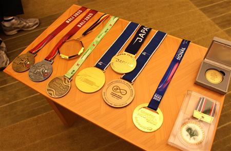 山田選手が今シーズン獲得したたくさんのメダル