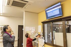 おむつセンサーのデモンストレーションの様子