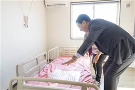 おむつセンサーのデモンストレーションの様子