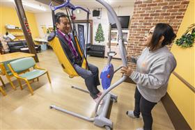 床走行リフトの体験の様子