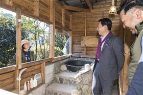 五右衛門風呂について語る絢子さとそれを聞く知事ん