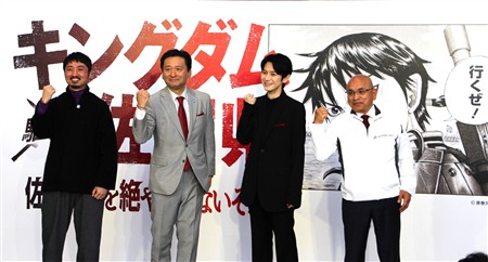 佐賀さいこうポーズで本郷奏多さんらと記念写真