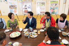 ひらの棚田米で作ったおにぎりの試食を行いました