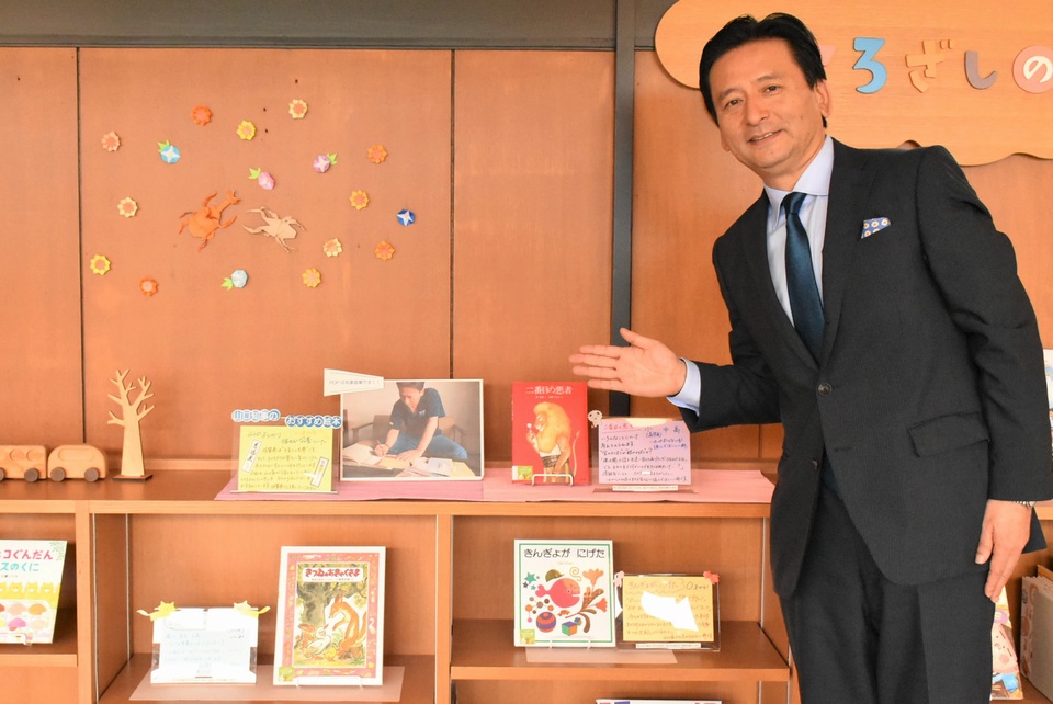 県立図書館で知事おすすめの絵本を紹介①