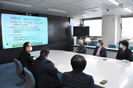 新型コロナへの佐賀県の取り組みを国際感染症センター長に紹介しました