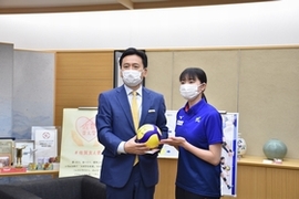 久光スプリングスの選手・関係者が山口知事を訪問されました