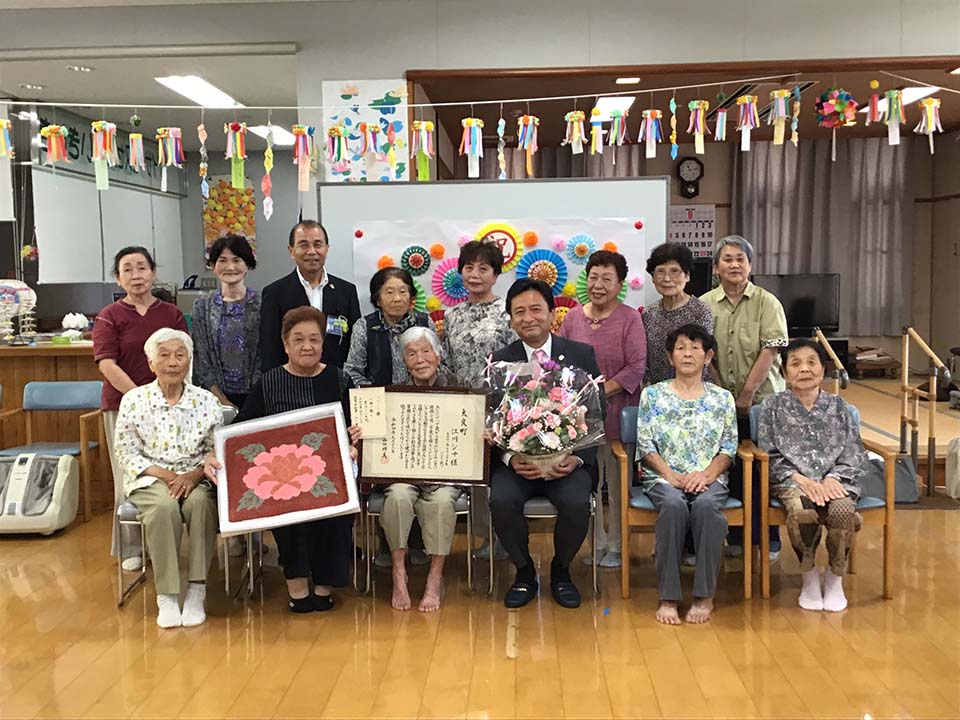 太良町の元気な100 歳・江川さんを訪問しました。