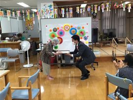 太良町の元気な100 歳・江川さんを訪問しました。