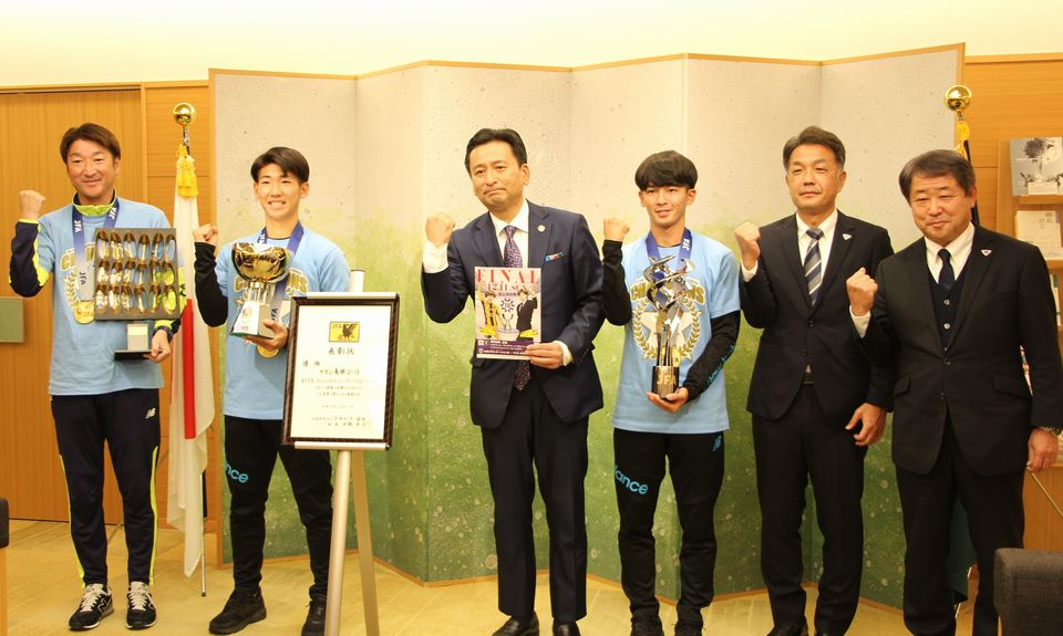 高円宮杯JAF U-18　サッカープレミアリーグ2022で優勝したサガン鳥栖U-18の監督・選手が訪問されました。