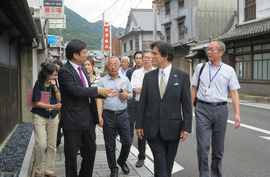 有田れきみん応援団の皆さんの案内でまち歩き