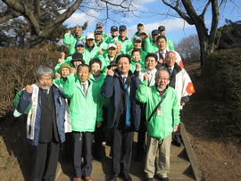 都紀女加王墓と古墳公園を守る奉仕団の皆さんと一緒に