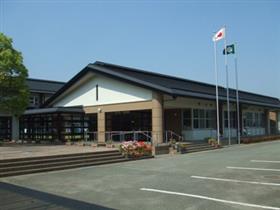 九千部学園外観