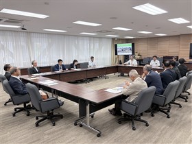 富山県庁