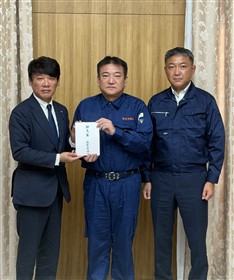 R8熊本地震見舞金贈呈式