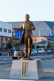 佐野常民銅像