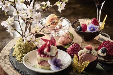 写真:佐賀県産「いちごさん」を贅沢に使ったスイーツ 5種盛り合わせ ( THE HIRAMATSU 京都