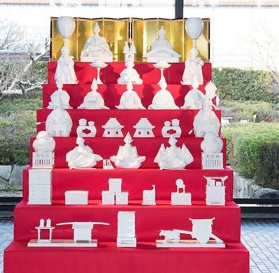 (九州陶磁文化館)磁器製座り白磁びな七段飾り