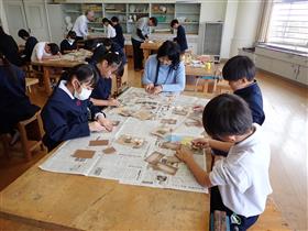 木と触れ合おう