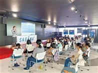 キャビンアテンダント