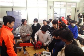 伐倒に必要な装備の試着