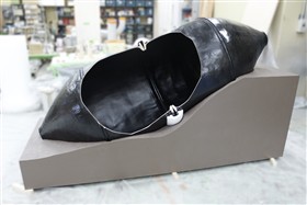 完成した甕棺墓体験模型