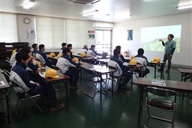 市場概要及び業務内容について説明