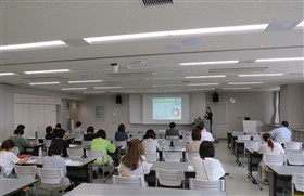 会場