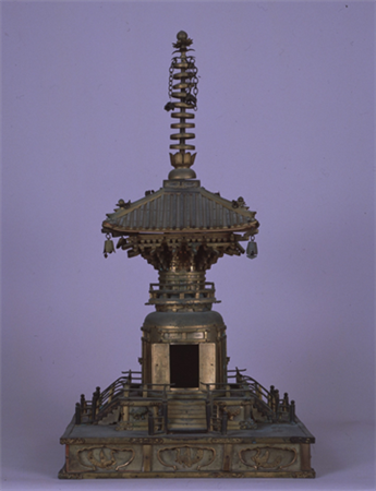 金銅宝塔（実相院所蔵／重要文化財）