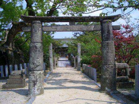 石造肥前鳥居　慶長七年の銘あり