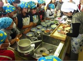 地域の方との郷土料理実習（須古寿司）