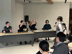 海外アーティストによる交流会の様子2枚目