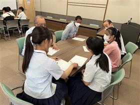 会話の練習をしている様子1枚目
