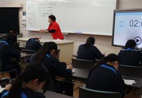 外部講師からご指導いただいている様子