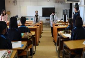 感想を述べている様子