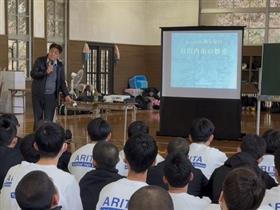 2年生の企業訪問の様子1枚目