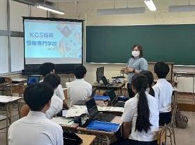 講師から助言をいただいている様子