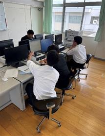 テストマーケティングの準備を行う様子