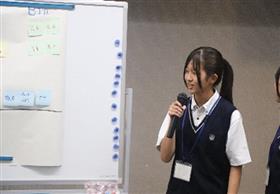 意見を発表している様子