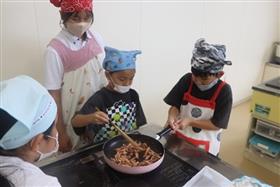 解剖後調理をする様子1枚目