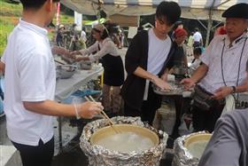 蕎麦を茹でている様子