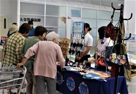 和風小物販売の様子