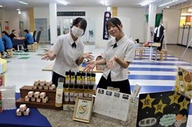 「うめ福」販売の様子2枚目