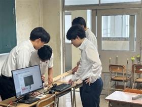 講師の方から助言をいただいている様子