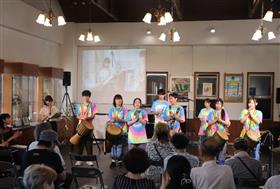 ジャンベ部の演奏の様子1枚目