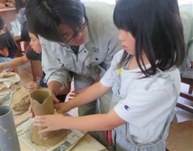 陶芸交流授業の様子1枚目