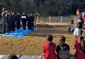 保全アイデアを他校生に発表する様子