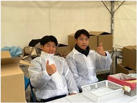 受付をしている様子